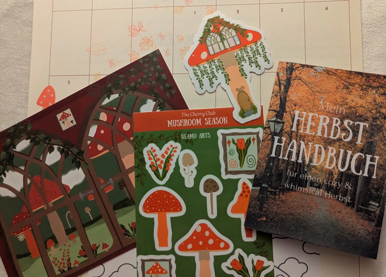 Mushroom Season: Postkarte, Sticker Sheet, Pilzhaus-Sticker und Herbst-Handbuch