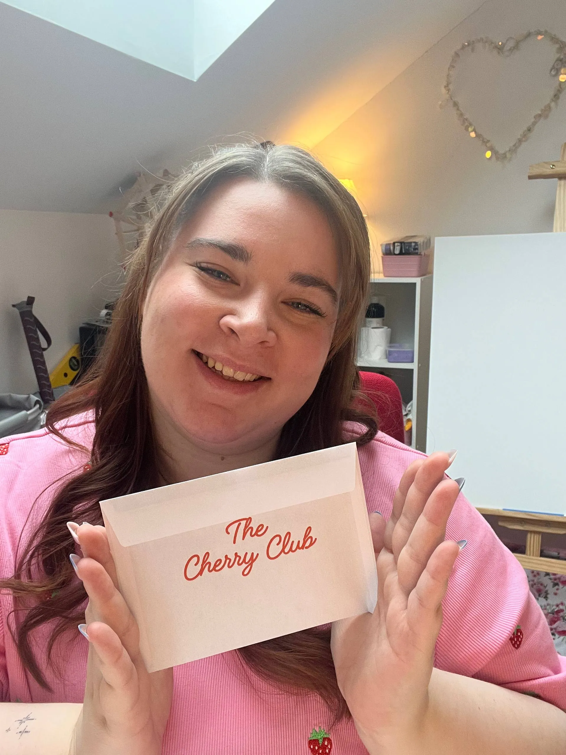 Vanessa ist die Künstlerin hinter The Cherry Club